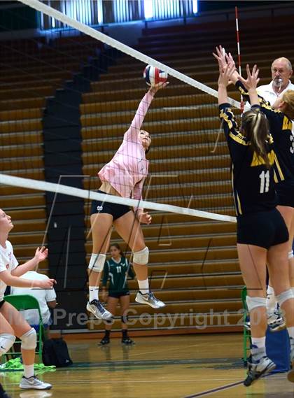 Thumbnail 2 in Mater Dei vs. El Dorado (Durango Fall Classic) photogallery.