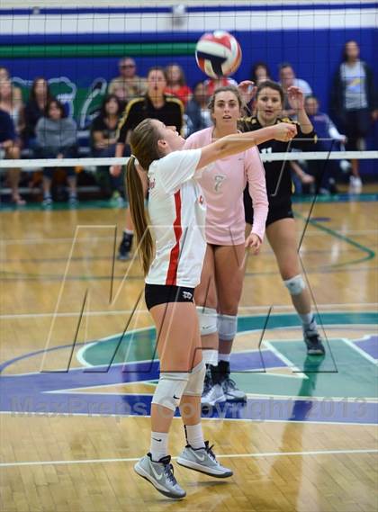 Thumbnail 3 in Mater Dei vs. El Dorado (Durango Fall Classic) photogallery.