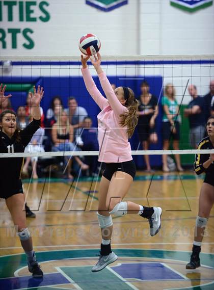 Thumbnail 2 in Mater Dei vs. El Dorado (Durango Fall Classic) photogallery.