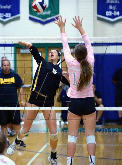 Thumbnail 1 in Mater Dei vs. El Dorado (Durango Fall Classic) photogallery.