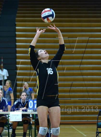 Thumbnail 1 in Mater Dei vs. El Dorado (Durango Fall Classic) photogallery.