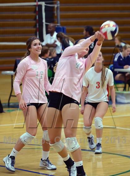Thumbnail 3 in Mater Dei vs. El Dorado (Durango Fall Classic) photogallery.