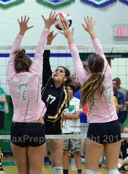 Thumbnail 1 in Mater Dei vs. El Dorado (Durango Fall Classic) photogallery.