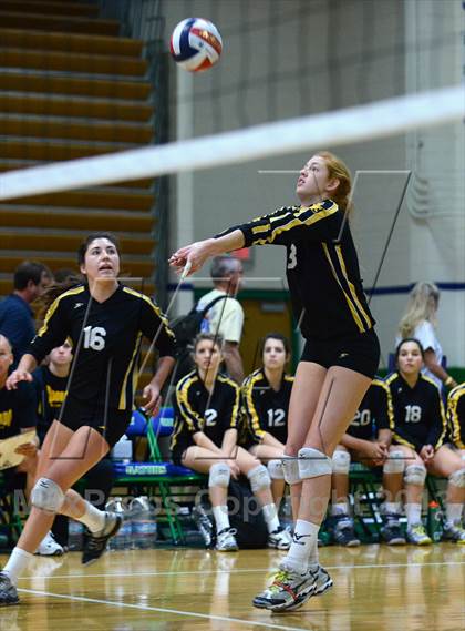 Thumbnail 3 in Mater Dei vs. El Dorado (Durango Fall Classic) photogallery.