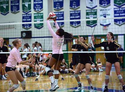 Thumbnail 2 in Mater Dei vs. El Dorado (Durango Fall Classic) photogallery.