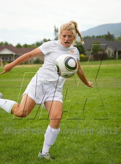 Thumbnail 3 in Viewmont (Preseason Early Contenders Soccer Photo Shoot) photogallery.