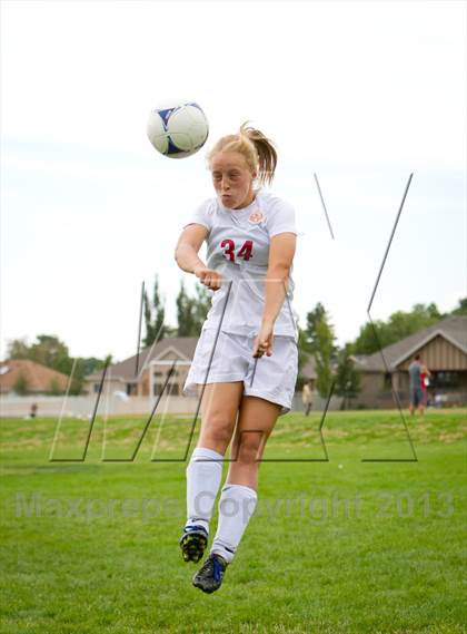 Thumbnail 2 in Viewmont (Preseason Early Contenders Soccer Photo Shoot) photogallery.