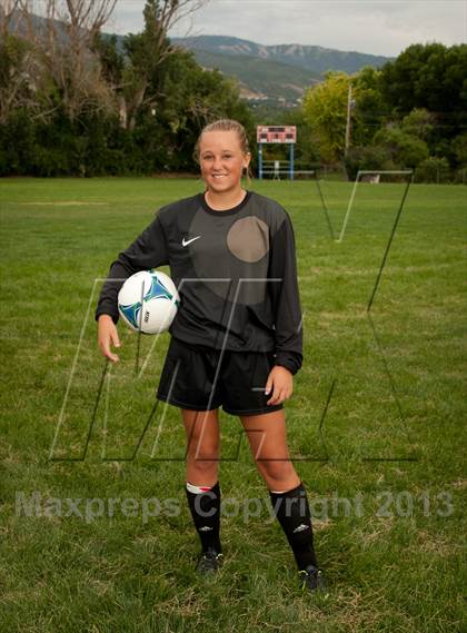 Thumbnail 1 in Viewmont (Preseason Early Contenders Soccer Photo Shoot) photogallery.
