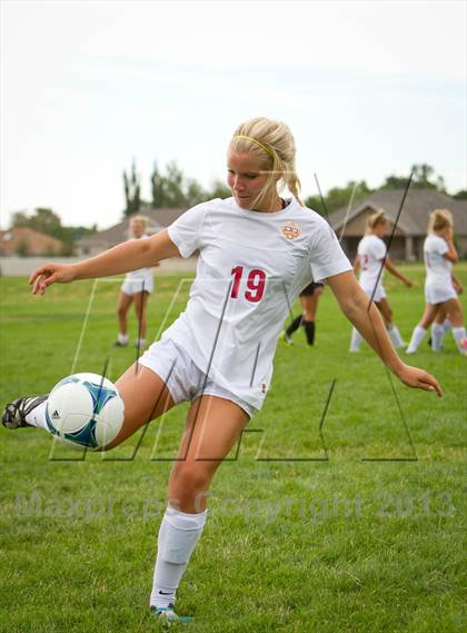 Thumbnail 1 in Viewmont (Preseason Early Contenders Soccer Photo Shoot) photogallery.