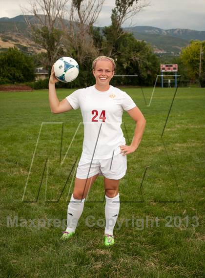 Thumbnail 2 in Viewmont (Preseason Early Contenders Soccer Photo Shoot) photogallery.