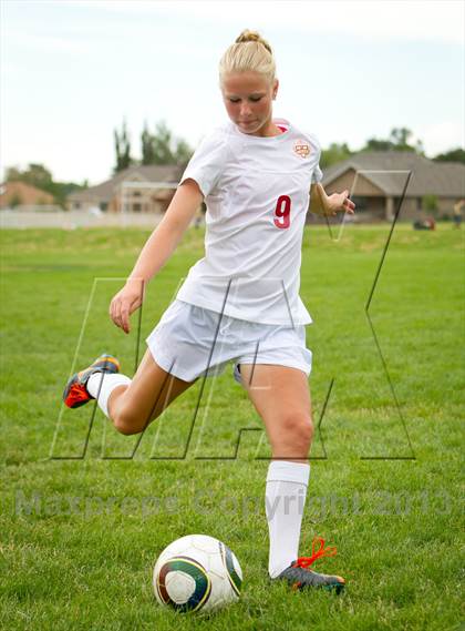 Thumbnail 2 in Viewmont (Preseason Early Contenders Soccer Photo Shoot) photogallery.