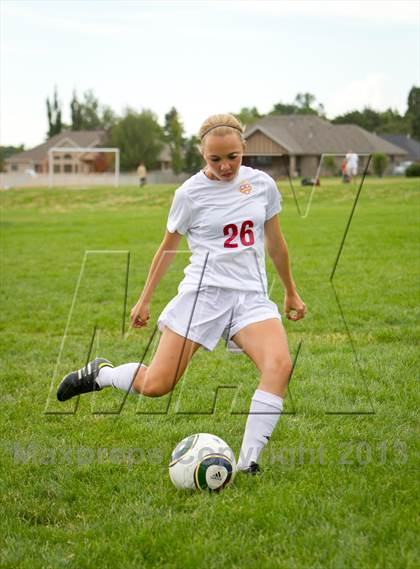 Thumbnail 1 in Viewmont (Preseason Early Contenders Soccer Photo Shoot) photogallery.
