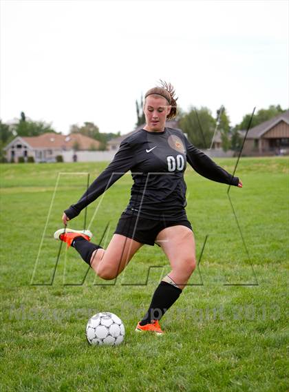 Thumbnail 3 in Viewmont (Preseason Early Contenders Soccer Photo Shoot) photogallery.