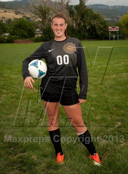 Thumbnail 1 in Viewmont (Preseason Early Contenders Soccer Photo Shoot) photogallery.