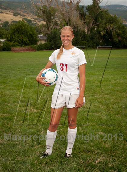 Thumbnail 1 in Viewmont (Preseason Early Contenders Soccer Photo Shoot) photogallery.