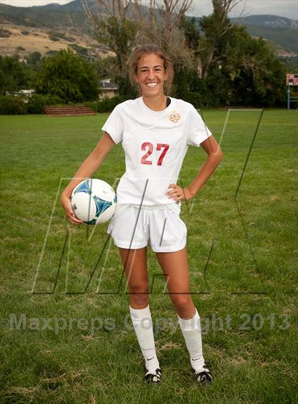 Thumbnail 2 in Viewmont (Preseason Early Contenders Soccer Photo Shoot) photogallery.