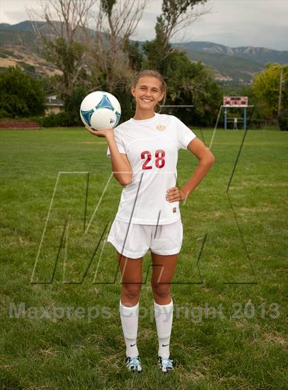 Thumbnail 3 in Viewmont (Preseason Early Contenders Soccer Photo Shoot) photogallery.