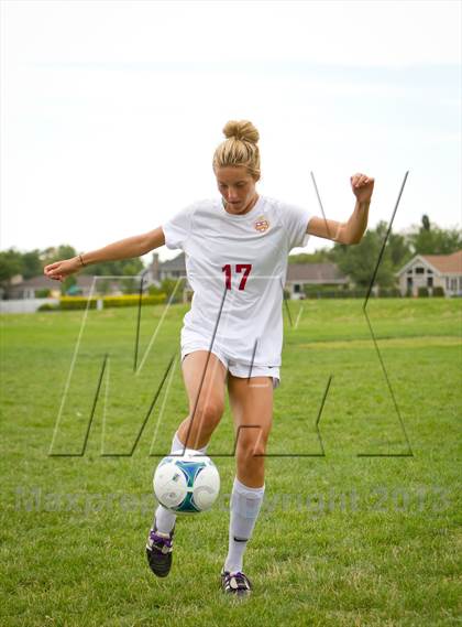 Thumbnail 1 in Viewmont (Preseason Early Contenders Soccer Photo Shoot) photogallery.