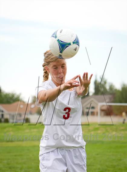 Thumbnail 1 in Viewmont (Preseason Early Contenders Soccer Photo Shoot) photogallery.