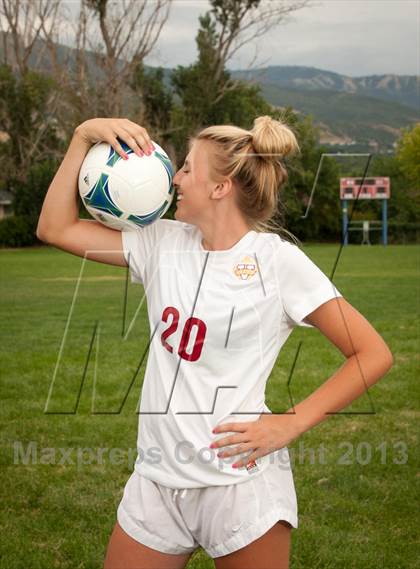Thumbnail 1 in Viewmont (Preseason Early Contenders Soccer Photo Shoot) photogallery.