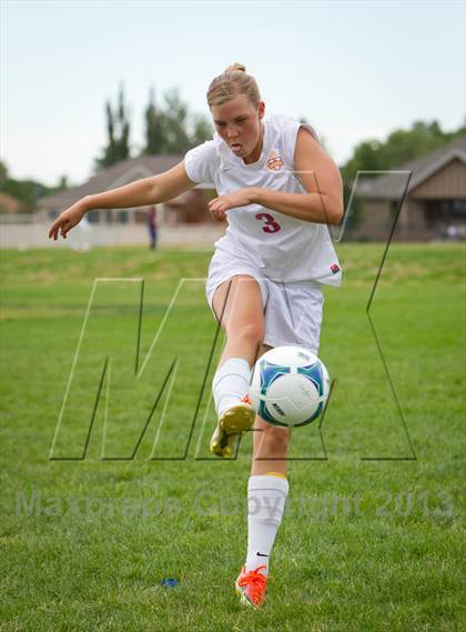 Thumbnail 2 in Viewmont (Preseason Early Contenders Soccer Photo Shoot) photogallery.