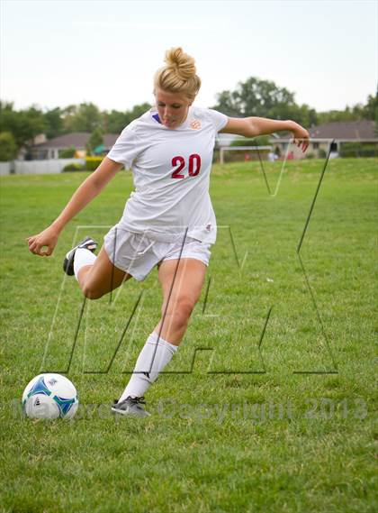 Thumbnail 2 in Viewmont (Preseason Early Contenders Soccer Photo Shoot) photogallery.