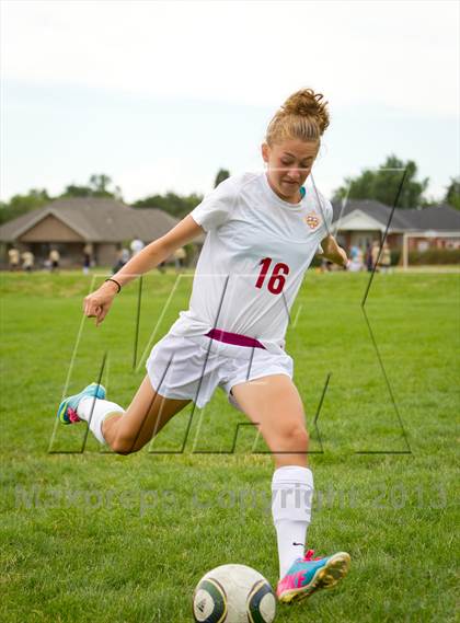 Thumbnail 1 in Viewmont (Preseason Early Contenders Soccer Photo Shoot) photogallery.
