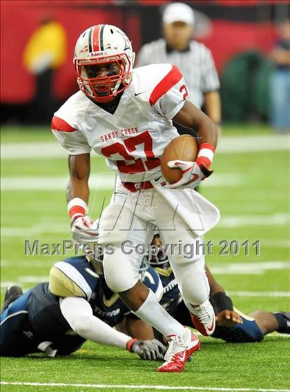 Thumbnail 1 in Sandy Creek vs. Drew (Great American Football Classic) photogallery.