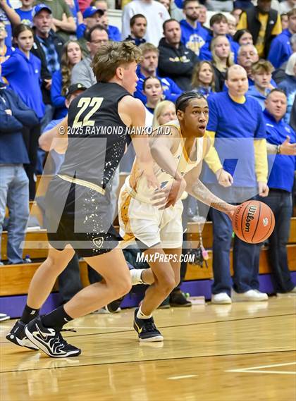 Thumbnail 3 in Mt. Vernon vs. Greenfield-Central (IHSAA 4A Section 9 Championship)  photogallery.