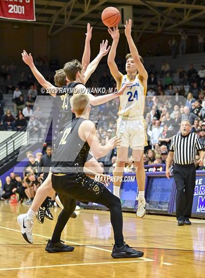 Thumbnail 2 in Mt. Vernon vs. Greenfield-Central (IHSAA 4A Section 9 Championship)  photogallery.