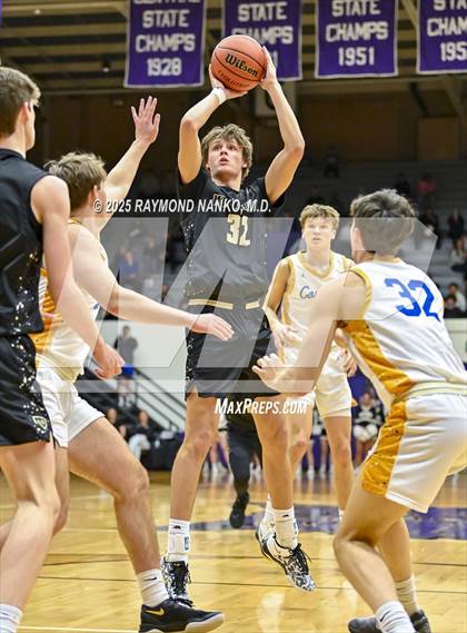 Thumbnail 2 in Mt. Vernon vs. Greenfield-Central (IHSAA 4A Section 9 Championship)  photogallery.
