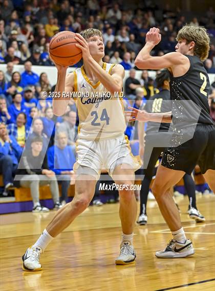 Thumbnail 2 in Mt. Vernon vs. Greenfield-Central (IHSAA 4A Section 9 Championship)  photogallery.