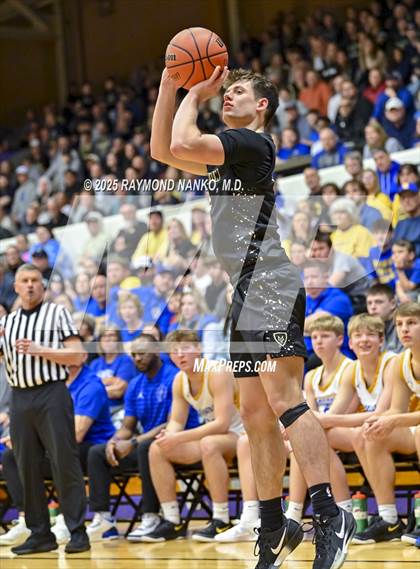 Thumbnail 2 in Mt. Vernon vs. Greenfield-Central (IHSAA 4A Section 9 Championship)  photogallery.