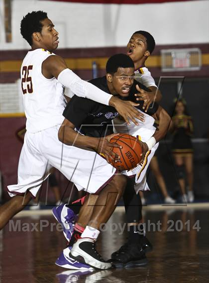 Thumbnail 1 in New Rochelle vs Mt. Vernon (Section 1 Class AA Quarterfinal) photogallery.