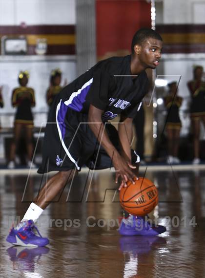 Thumbnail 2 in New Rochelle vs Mt. Vernon (Section 1 Class AA Quarterfinal) photogallery.
