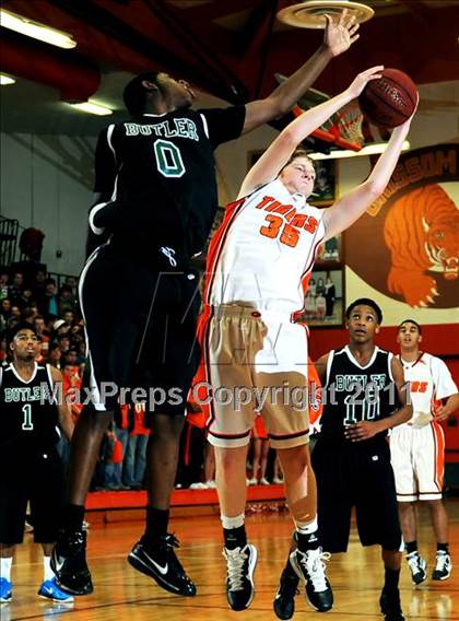 Thumbnail 2 in Butler @ Grissom photogallery.