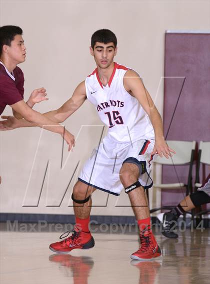 Thumbnail 2 in Torrance vs. Viewpoint (MaxPreps Holiday Classic) photogallery.