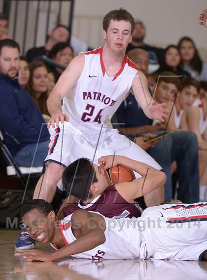 Thumbnail 2 in Torrance vs. Viewpoint (MaxPreps Holiday Classic) photogallery.