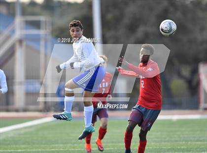 Thumbnail 1 in Lee [Robert E.] vs Tivy (New Braunfels Tournament) photogallery.
