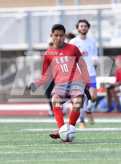 Thumbnail 2 in Lee [Robert E.] vs Tivy (New Braunfels Tournament) photogallery.