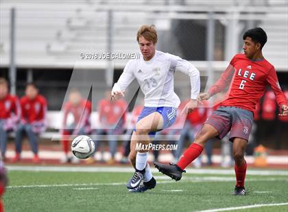 Thumbnail 3 in Lee [Robert E.] vs Tivy (New Braunfels Tournament) photogallery.