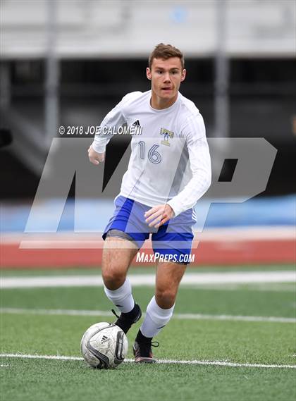 Thumbnail 3 in Lee [Robert E.] vs Tivy (New Braunfels Tournament) photogallery.