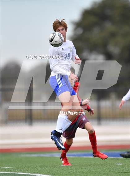 Thumbnail 2 in Lee [Robert E.] vs Tivy (New Braunfels Tournament) photogallery.