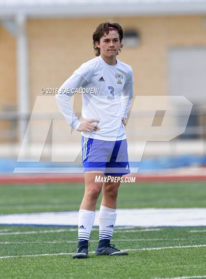 Thumbnail 3 in Lee [Robert E.] vs Tivy (New Braunfels Tournament) photogallery.