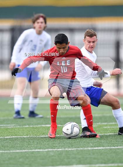 Thumbnail 2 in Lee [Robert E.] vs Tivy (New Braunfels Tournament) photogallery.