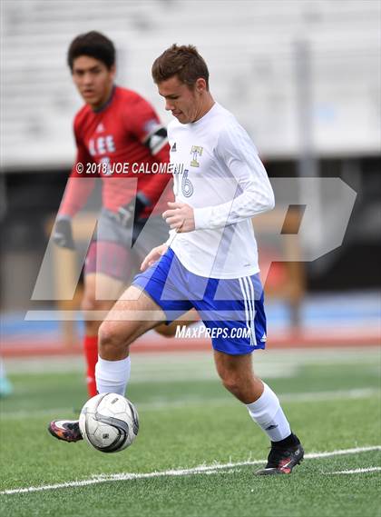 Thumbnail 1 in Lee [Robert E.] vs Tivy (New Braunfels Tournament) photogallery.