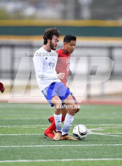 Thumbnail 1 in Lee [Robert E.] vs Tivy (New Braunfels Tournament) photogallery.