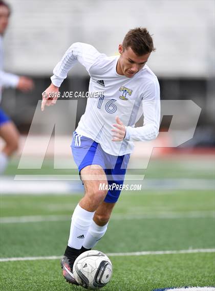 Thumbnail 1 in Lee [Robert E.] vs Tivy (New Braunfels Tournament) photogallery.