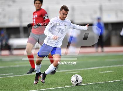 Thumbnail 3 in Lee [Robert E.] vs Tivy (New Braunfels Tournament) photogallery.