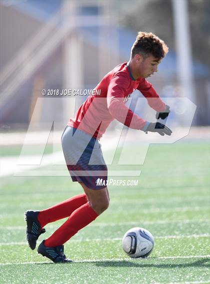 Thumbnail 3 in Lee [Robert E.] vs Tivy (New Braunfels Tournament) photogallery.